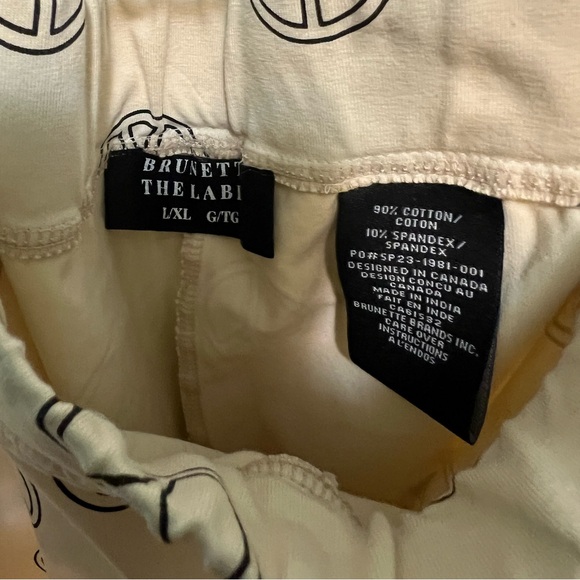 Peace Sign Biker Shorts - Picture 3 of 3